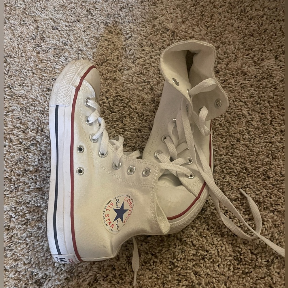 Converse Chuck Taylor High tops size 7 in women’s 5 in men’s.